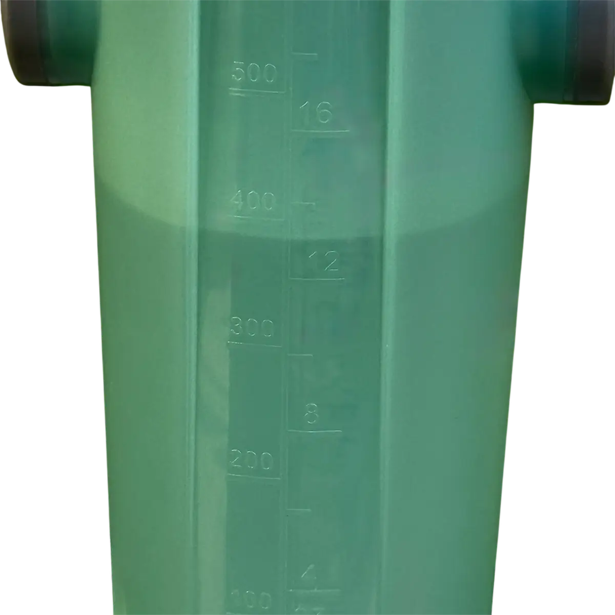 Evergreen magnetic Mag Shaker bottle close-up showing the liquid measurement scale lines up to 600 ml and 20 oz