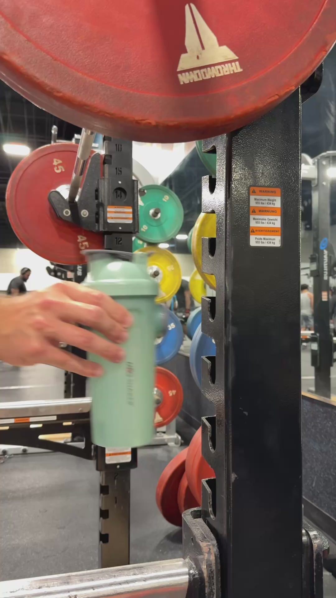 Mag Shaker bottle video showing bottle and phone mounting simultaneously while withstanding weight lifting equipment vibration